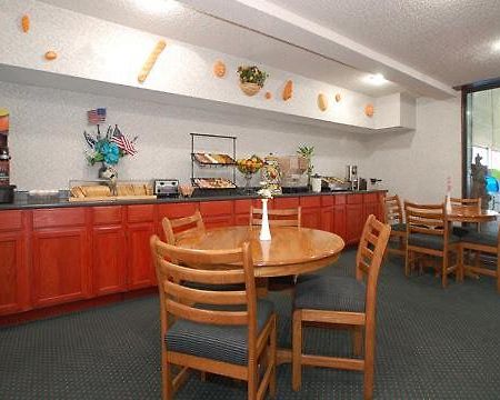 Premier Inn And Suites Erick 레스토랑 사진